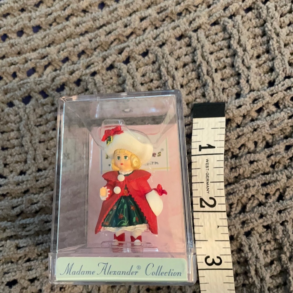 Hallmark Merry Miniatures Holly 1998